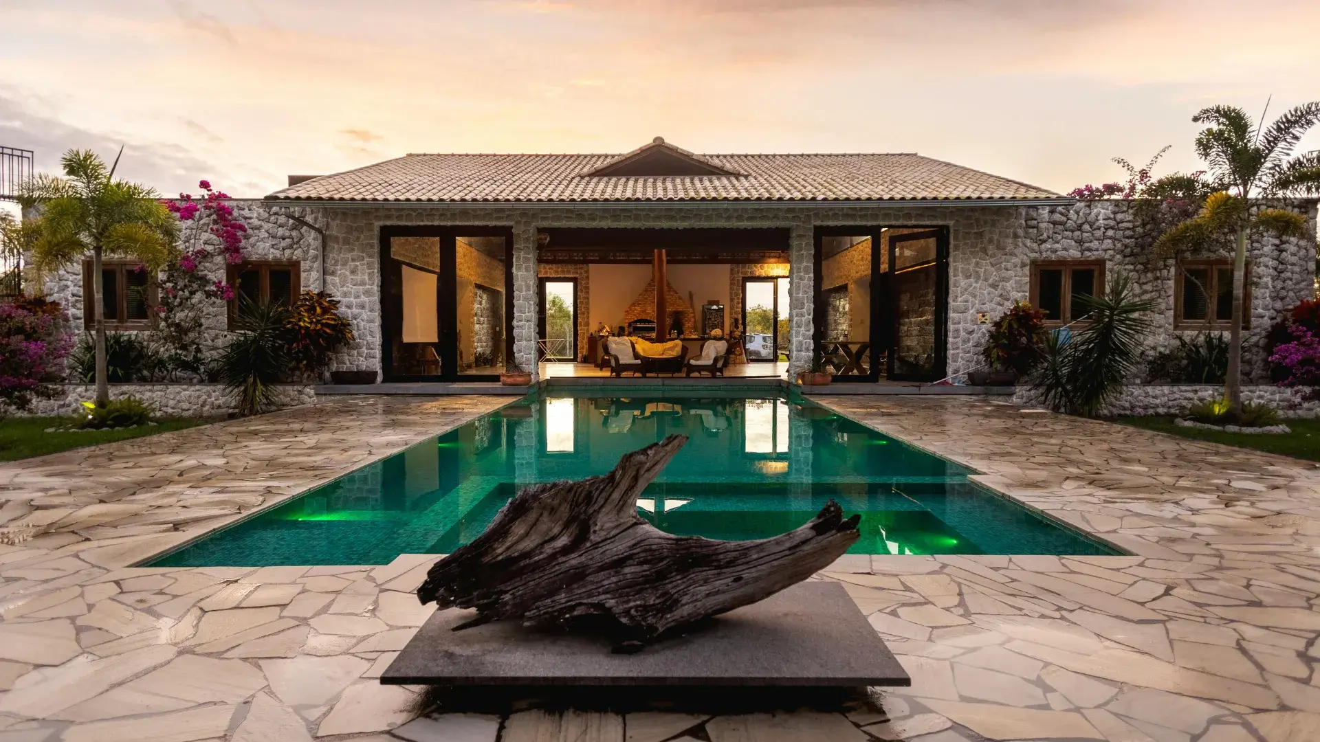 Immobilier de prestige Alpes Maritimes avec Abado Signature, Professionnalisme de prestige sur les Alpes Maritimes. ABADO Promoteur Propriétaire le trio gagnant